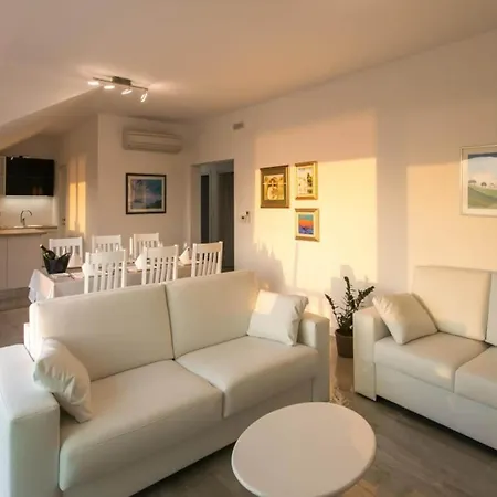 Dubrovnik - Three Bedroom - Penthouse With Hot Tub 챠브타트