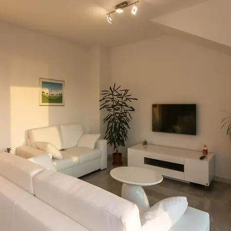 Dubrovnik - Three Bedroom - Penthouse With Hot Tub 아파트 챠브타트