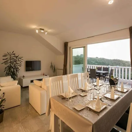 Dubrovnik - Three Bedroom - Penthouse With Hot Tub Апартаменты *