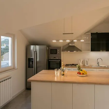 아파트 Dubrovnik - Three Bedroom - Penthouse With Hot Tub 챠브타트