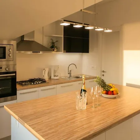 Dubrovnik - Three Bedroom - Penthouse With Hot Tub *