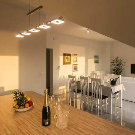 Dubrovnik - Three Bedroom - Penthouse With Hot Tub 아파트 *