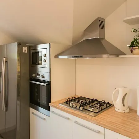 Dubrovnik - Three Bedroom - Penthouse With Hot Tub 아파트 *
