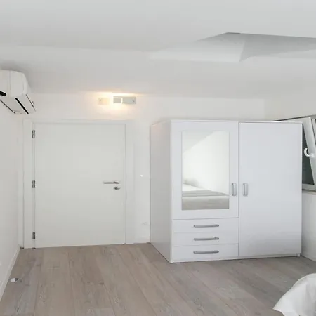 아파트 Dubrovnik - Three Bedroom - Penthouse With Hot Tub 챠브타트