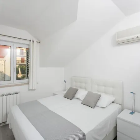 Dubrovnik - Three Bedroom - Penthouse With Hot Tub