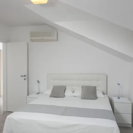 Dubrovnik - Three Bedroom - Penthouse With Hot Tub * 챠브타트