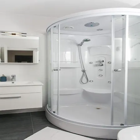 Dubrovnik - Three Bedroom - Penthouse With Hot Tub * 챠브타트