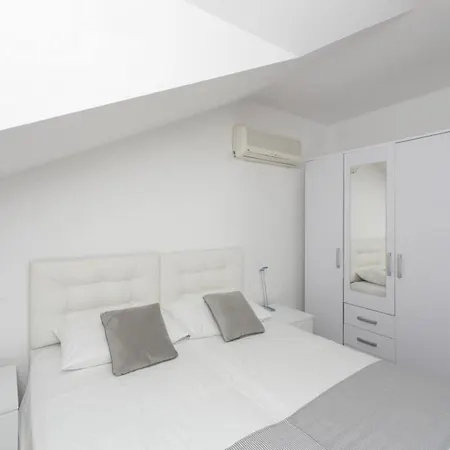 아파트 Dubrovnik - Three Bedroom - Penthouse With Hot Tub 챠브타트